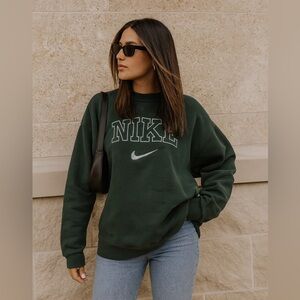 Nike | Vintage Embroidered Crew Neck